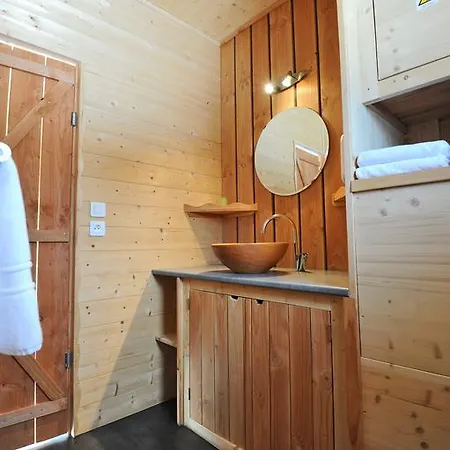 Les Volca'lodges De Tournebise Hotell