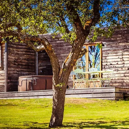 Отель Les Volca'lodges De Tournebise Saint-Pierre-le-Chastel