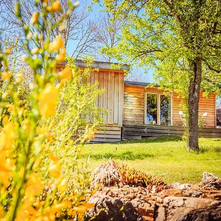 Отель Les Volca'lodges De Tournebise