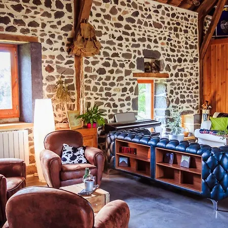 Les Volca'lodges De Tournebise Отель