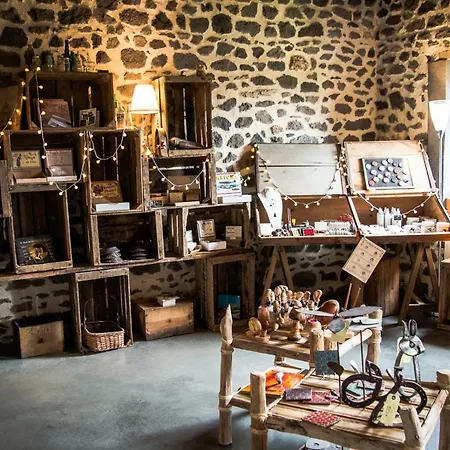 Les Volca'lodges De Tournebise *